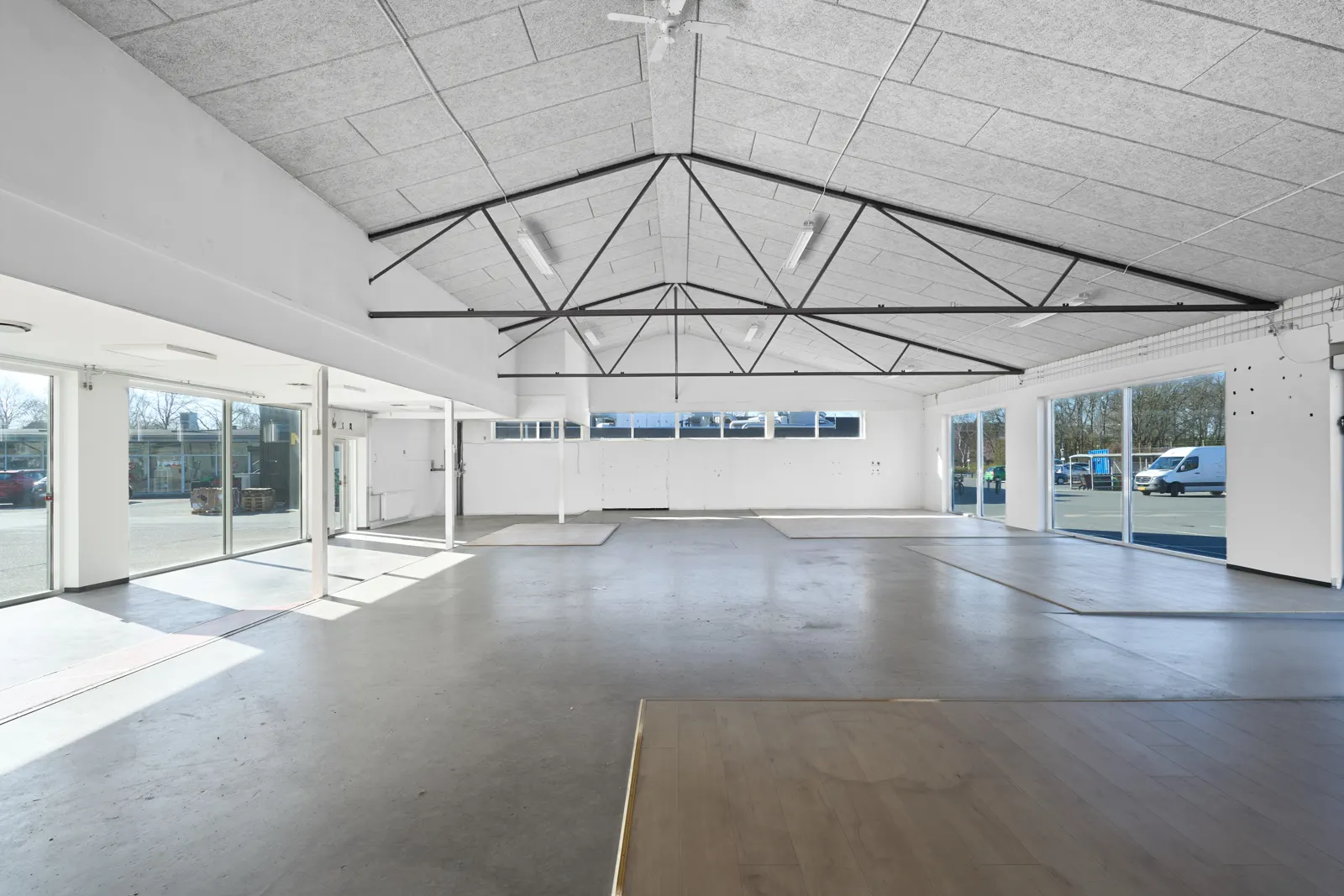 Roersvej 33E - salgsareal med loft til kip